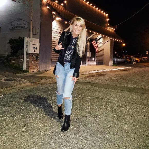 Meet your Posher, Devonna - Picture 1 of 1